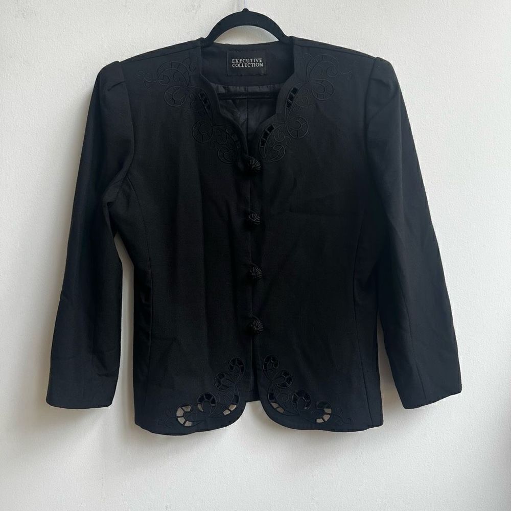 Vintage Executive Collection Women's Old Money Long Sleeve Button-Down Eyelet Ov